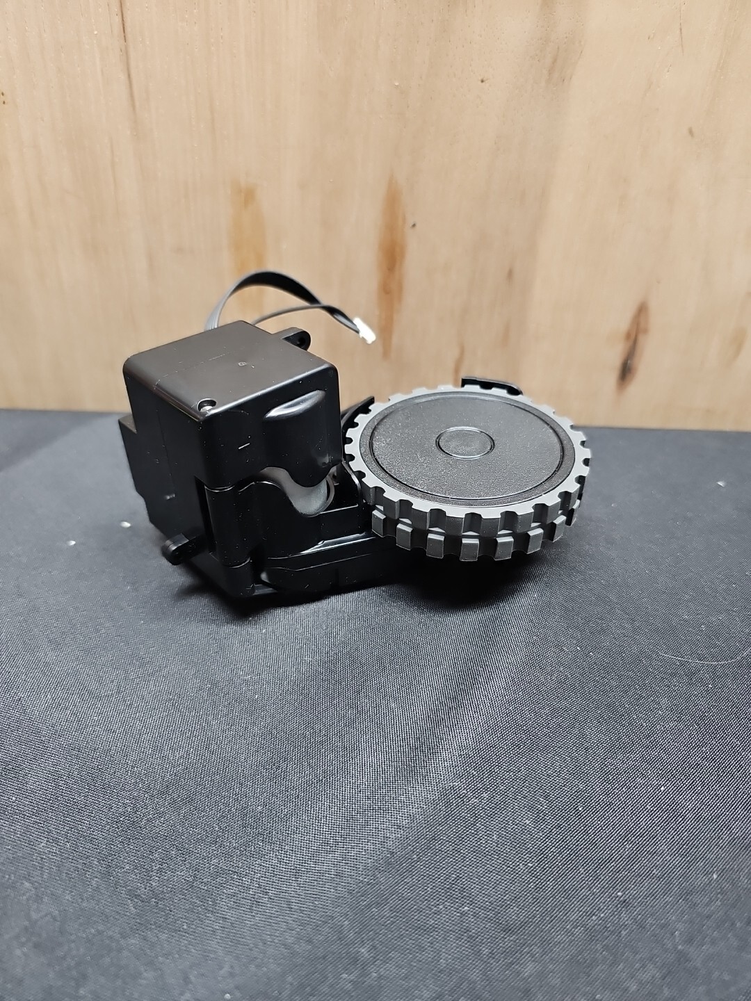 Replacement For Rodmi Eve Plus and Viomi S9 Vacuum Black Left Wheel