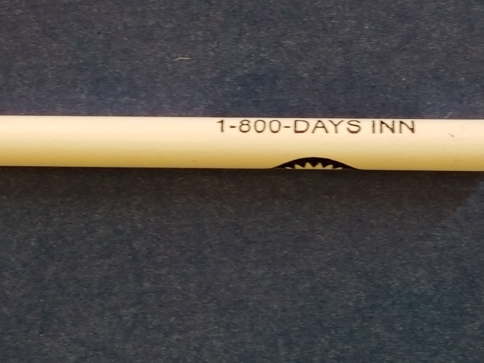 (144 PENCILS) DAYS INN 3 1/4″ GUEST ROOM PENCIL, SMALL SIZE