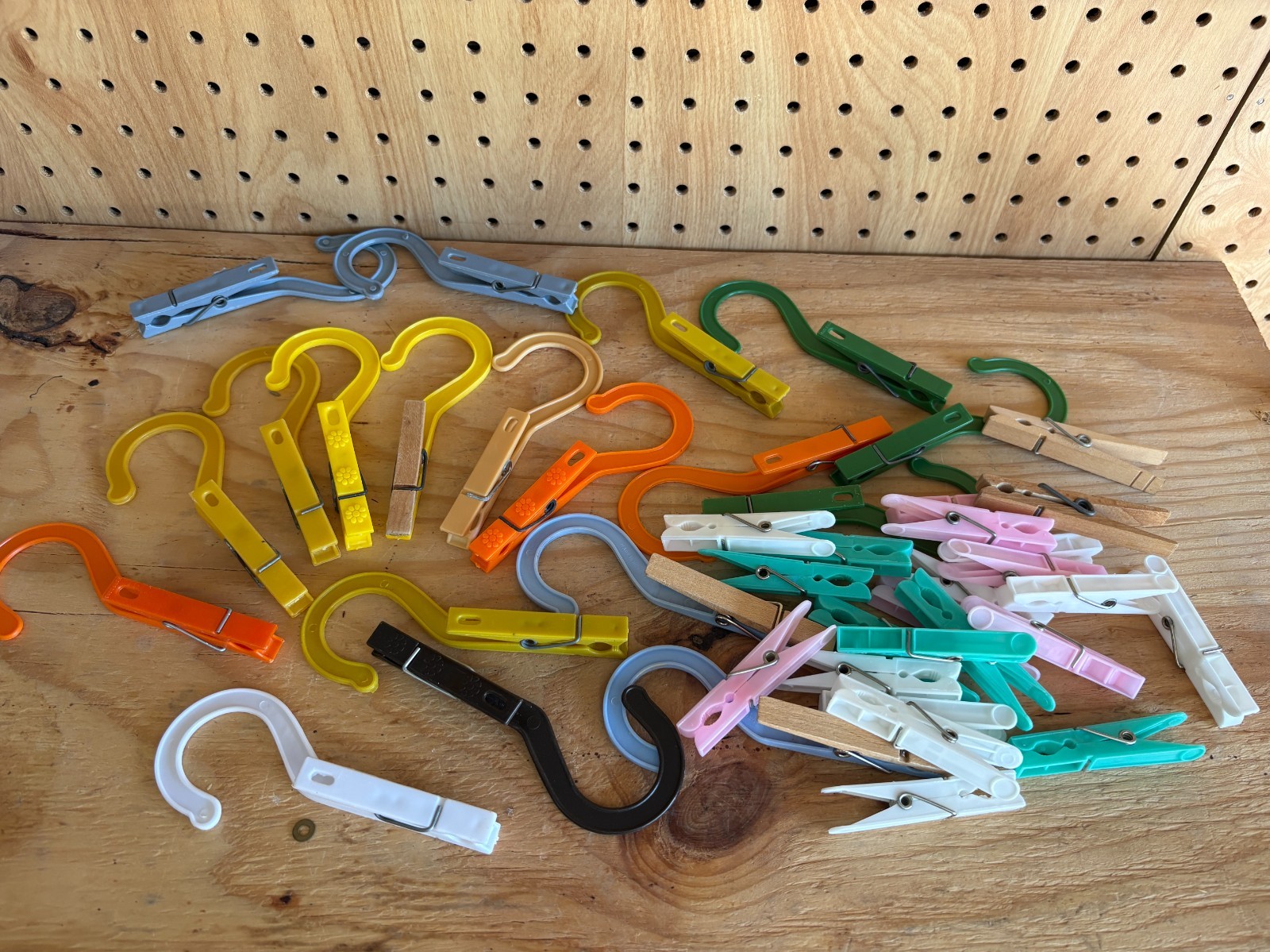 Lot of 43 Vintage MCM Plastic Cloths Pins (19 Hanger) Assorted Colors