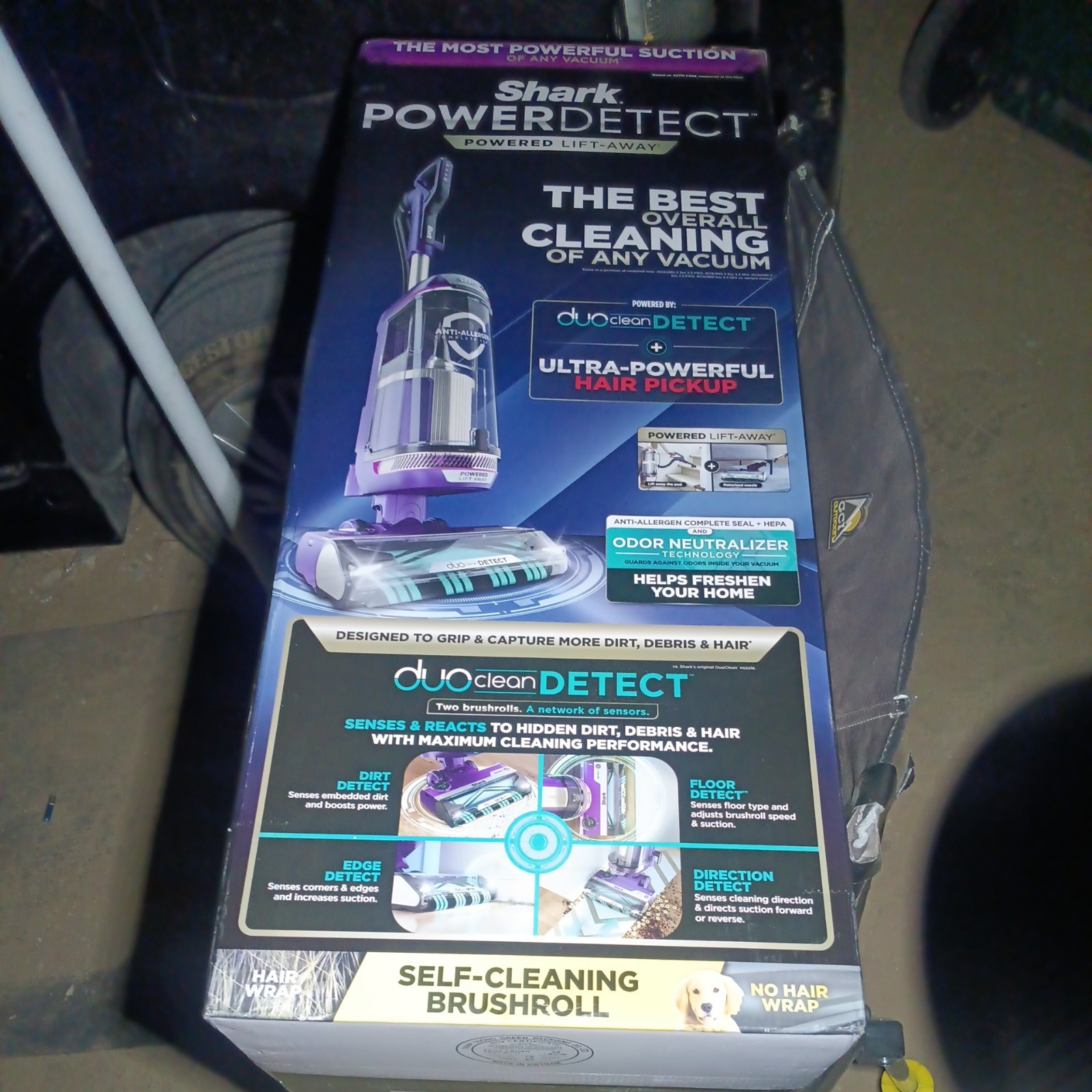 Shark – PowerDetect Upright Vacuum with DuoClean Detect Technology – AZ4002