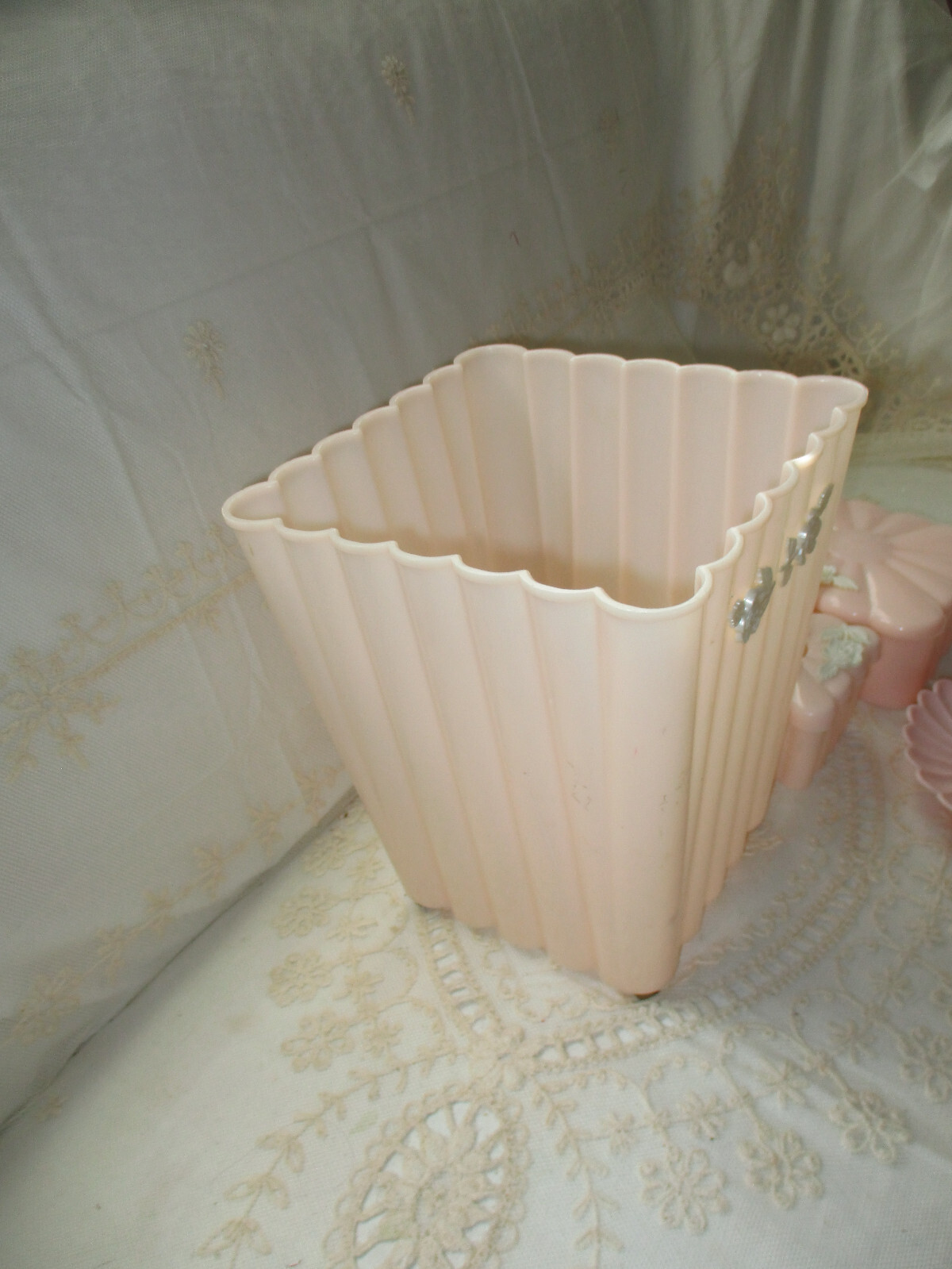 Vintage 1950s Menda Co Pink Ribbed White Rose Bathroom Wastebasket & Vanity Set