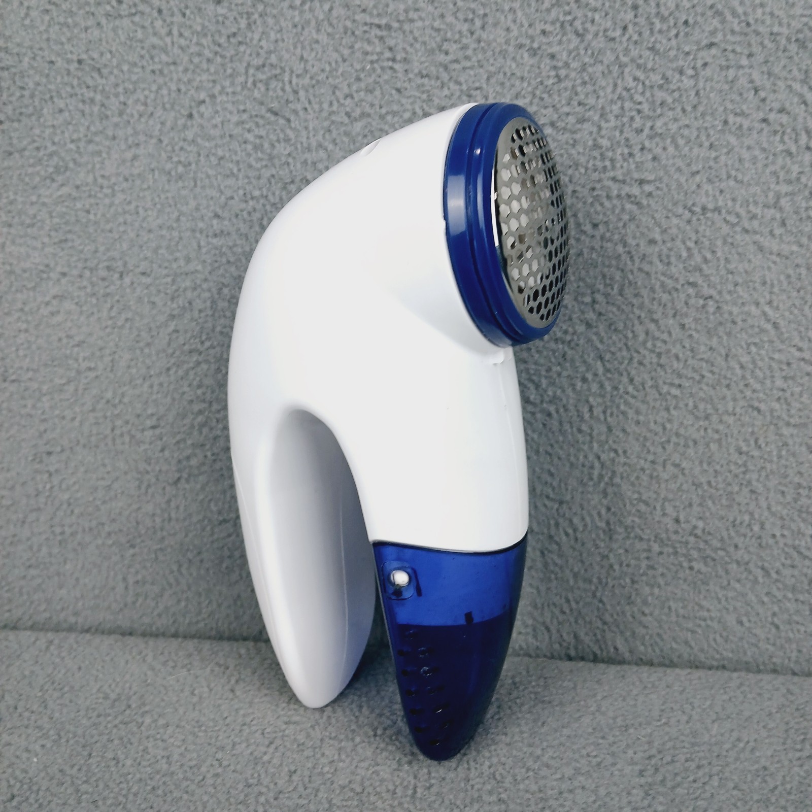 White Blue Sweater Shaver Battery Power Portable Lint Fuzz and Pilling Remover