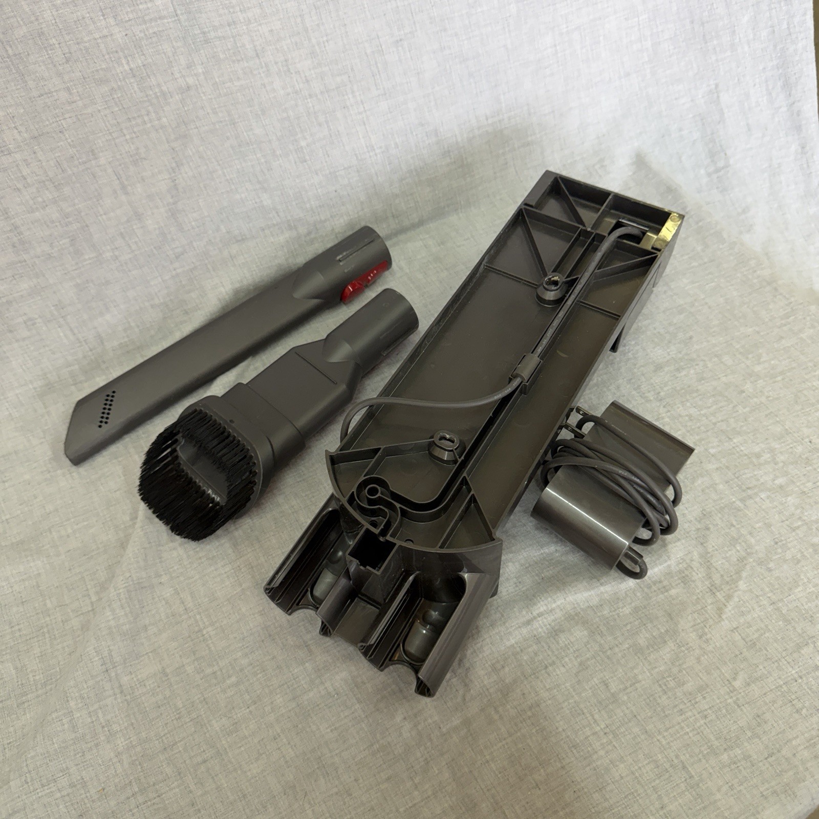 Genuine Dyson V8 V7 Wall Mount Charging Docking Station Charger 2 Tool Bundle