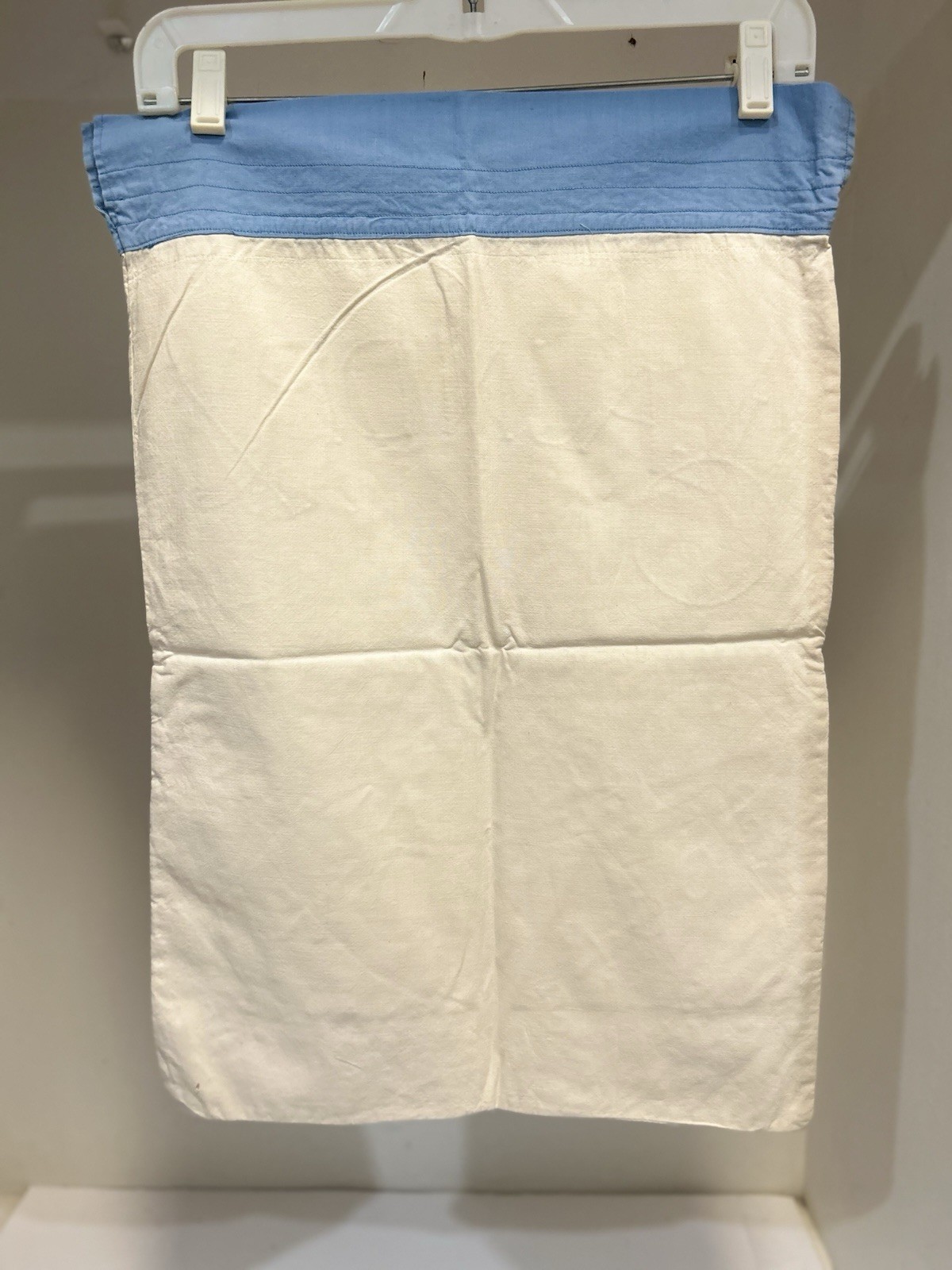 Vintage White/Blue Cotton Hanging 2-Compartment Floral Sleeve Laundry Bag
