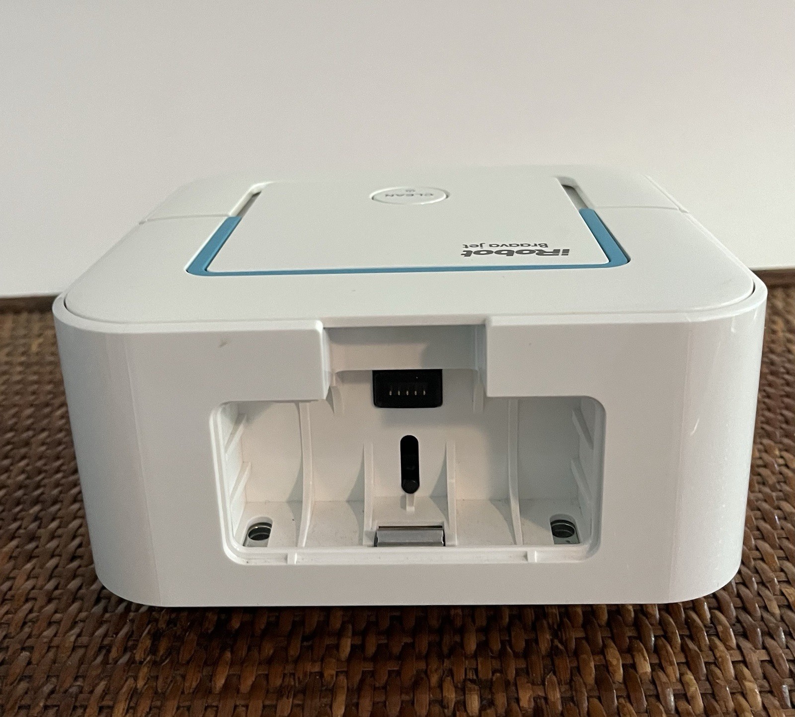 iRobot Braava Jet 240 Robot Mop App Control Precision Spray