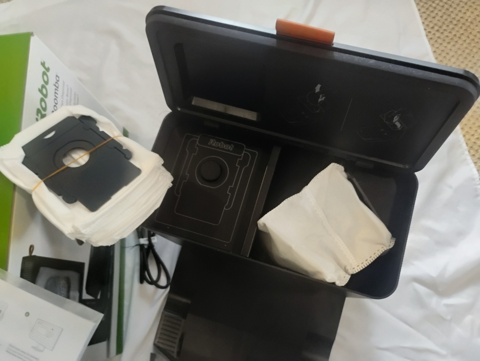 iRobot Roomba j7+ Robot Vacuum w/ Clean Base Self-Emptying – Absolutely Working!