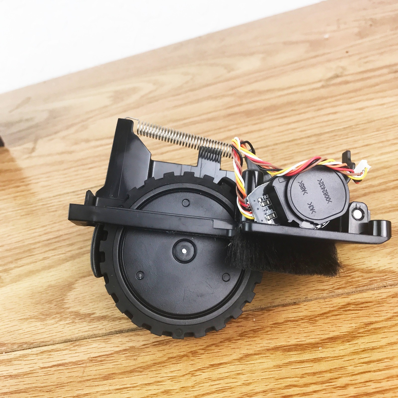 Shark RV9123S1US RV1001 RV1100SIUS RV1100VRUS UR1100SRUS LEFT WHEEL w/ Motor