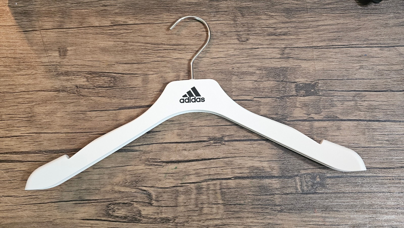 ADIDAS 25 Pk Durable Heavy Duty Designer Coat Hangers W/ Swivel Hook 17.5In