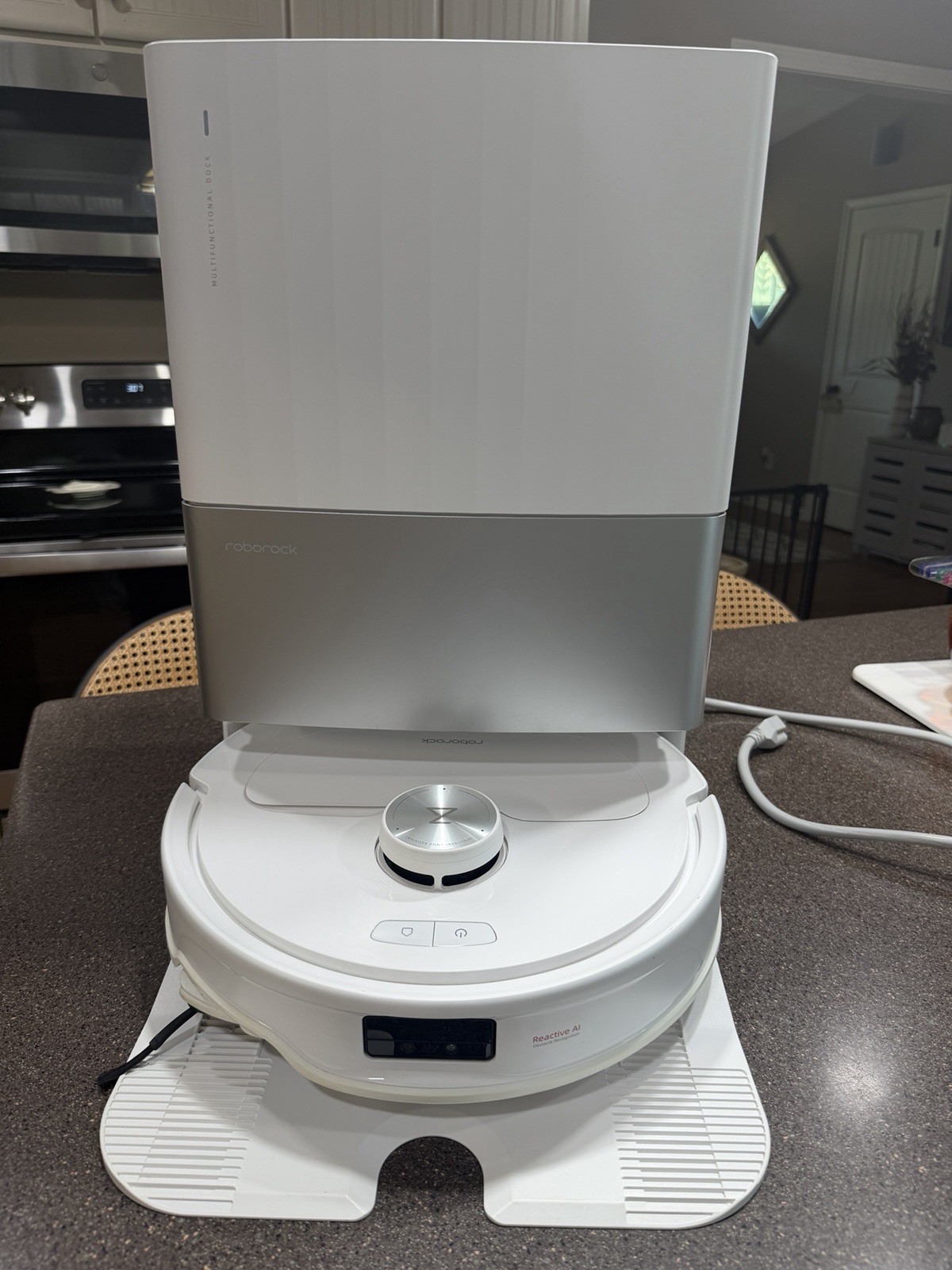 Roborock Qrevo Master Robotic Vacuum/Mop/Excellent W/Box 16hrs