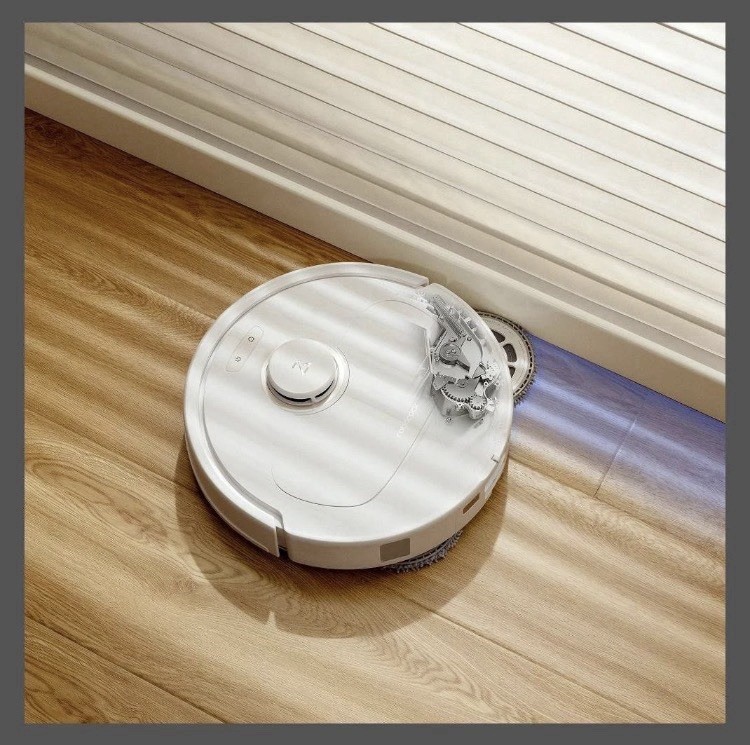 Roborock Qrevo Pro Robot Vacuum and Mop with FlexiArm Edge Mopping, Dynamic