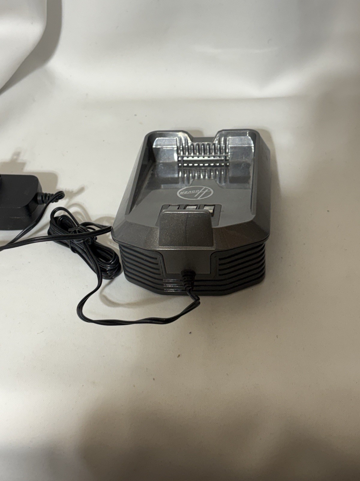 HOOVER BATTERY CHARGER BH03220 FOR BATTERIES BH03100/BH03120 ONLY