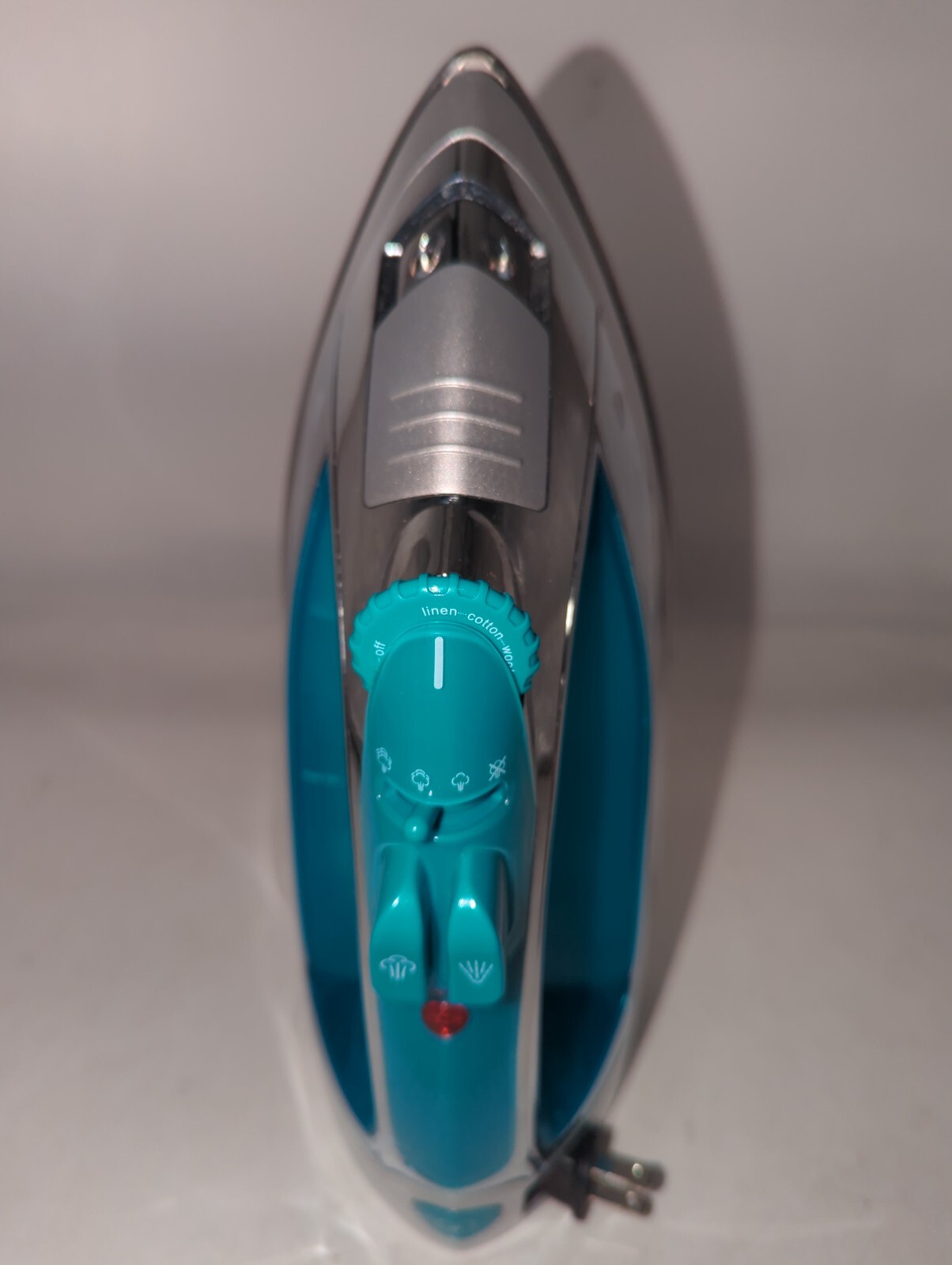 Sunbeam Steam Master Iron 1400 Watts Large Stainless Steel Soleplate with 8 ft R