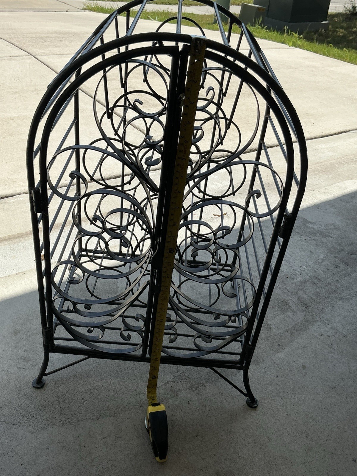 Black Metal Freestanding Scrollwork Magazine Rack Organizer Stand 24 x 23 in