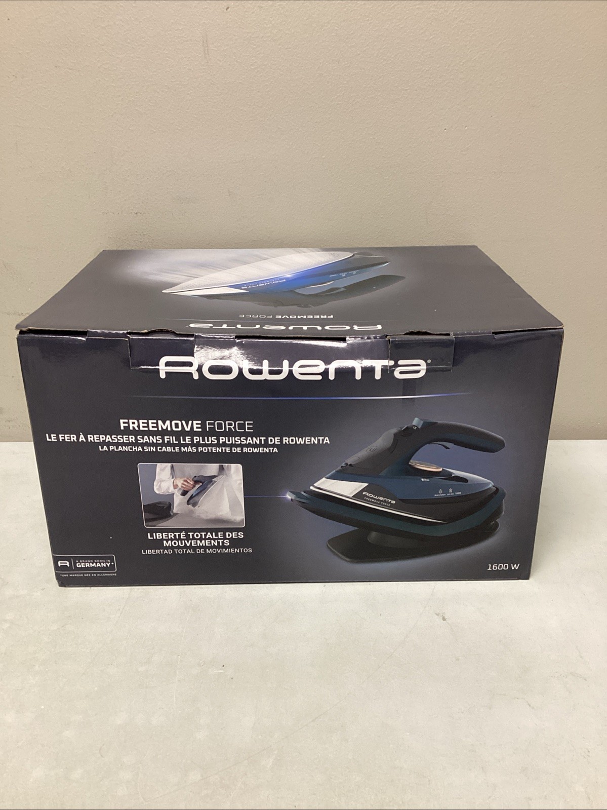 Rowenta Freemove Cordless Iron with Steam 1600 Watts – DE6730 *NEW IN BOX*