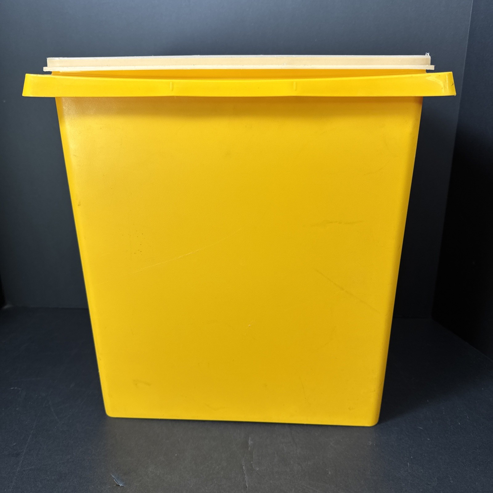 Vintage Tupperware Garbage Trash Can Storage 1430-3 Golden Sun 13″ Tall with Lid