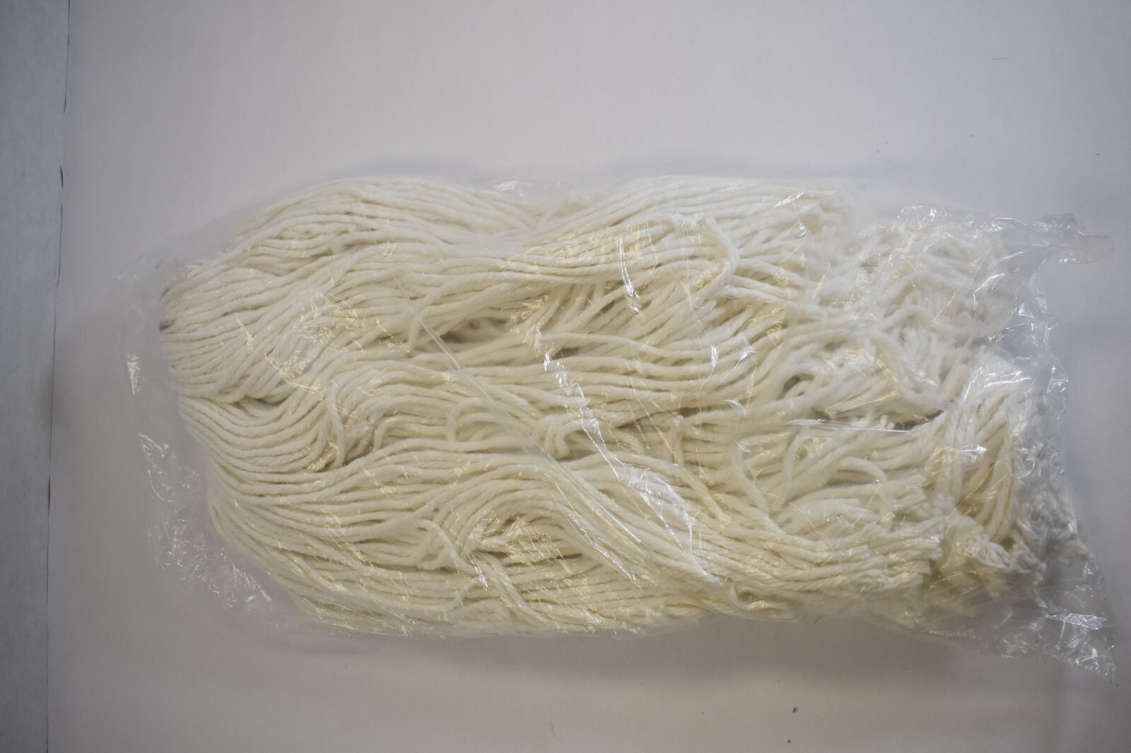 Boardwalk BWK232R 32 oz Rayon Cut End Premium Saddleback Mop Head White