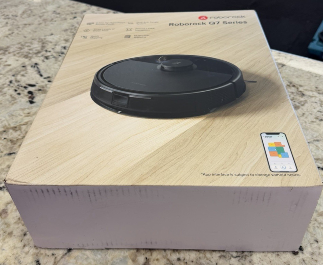 Roborock Q7 Robot Vacuum New Sealed Black..