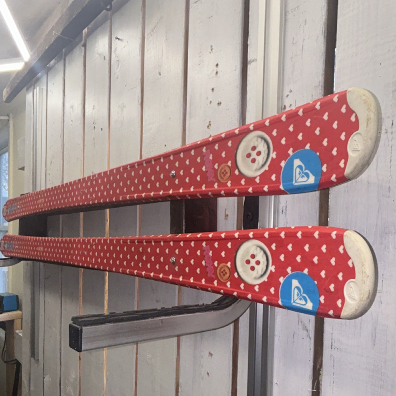 Roxy Girls Skis Red White Heart Pattern 140cm Retired Skis Wall Art Mounted B4BC