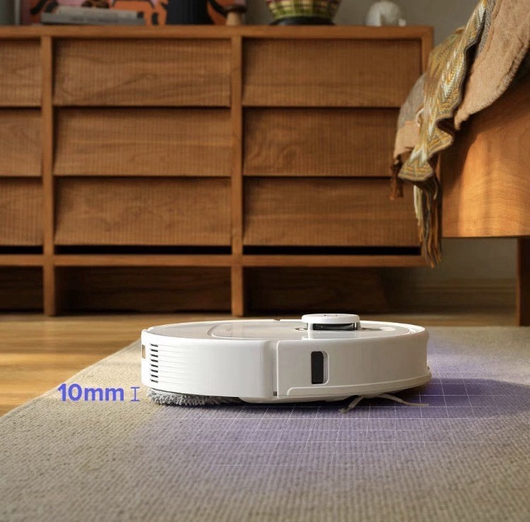 Roborock Qrevo Pro Robot Vacuum and Mop with FlexiArm Edge Mopping, Dynamic