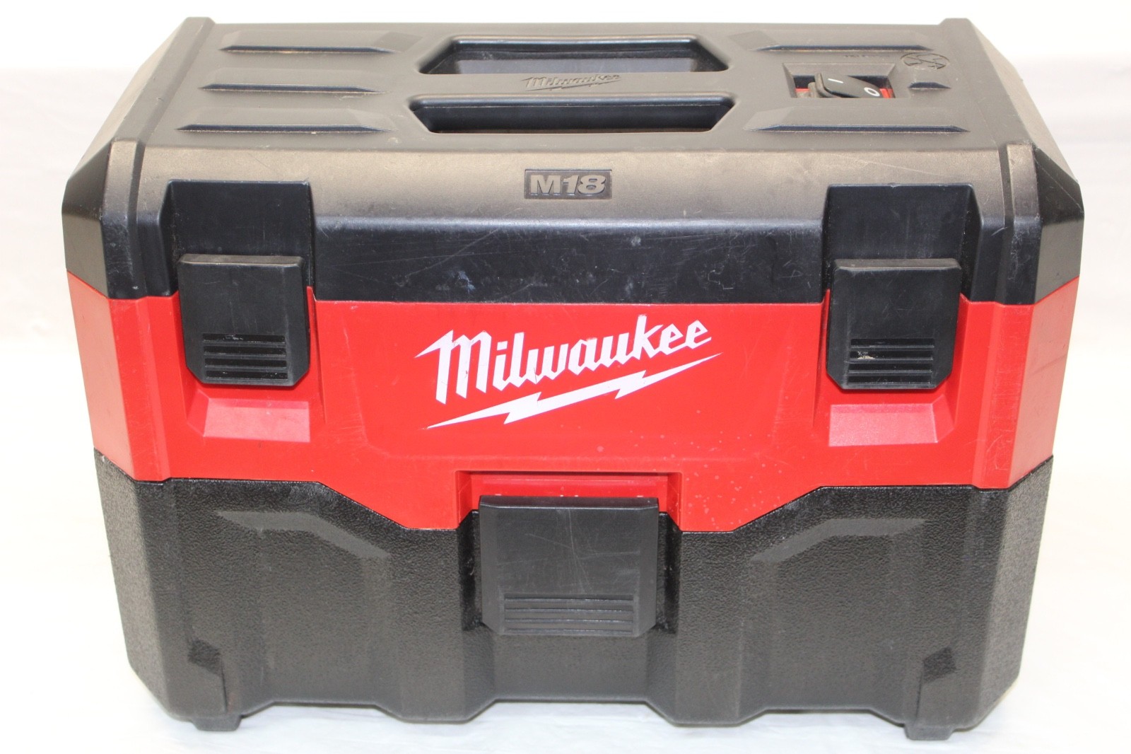 Milwaukee 0880-20 18V Wet/Dry Vacuum Cleaner – Red P12