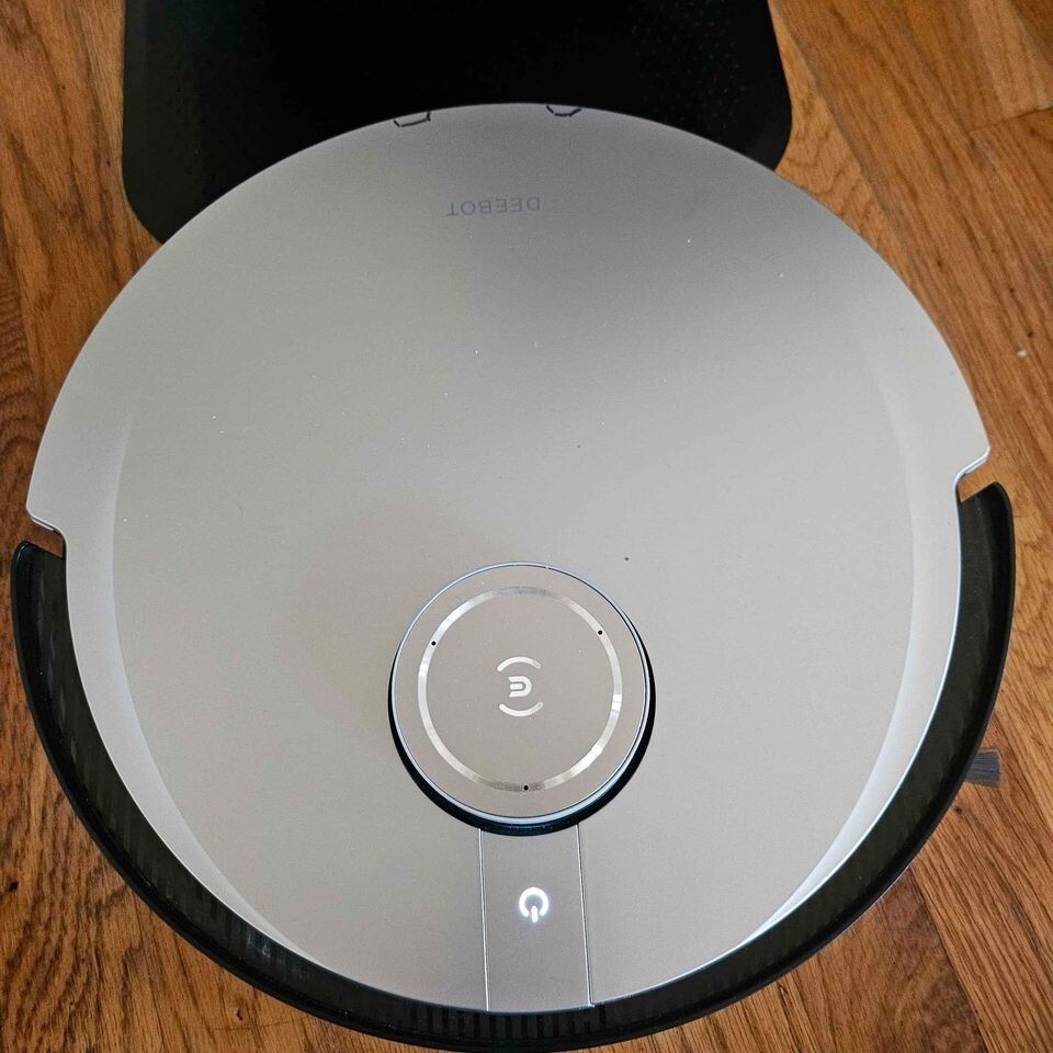 Ecovac Deebot X1 plus Robot vacuum and mop with full cleaning kit + mopping pads
