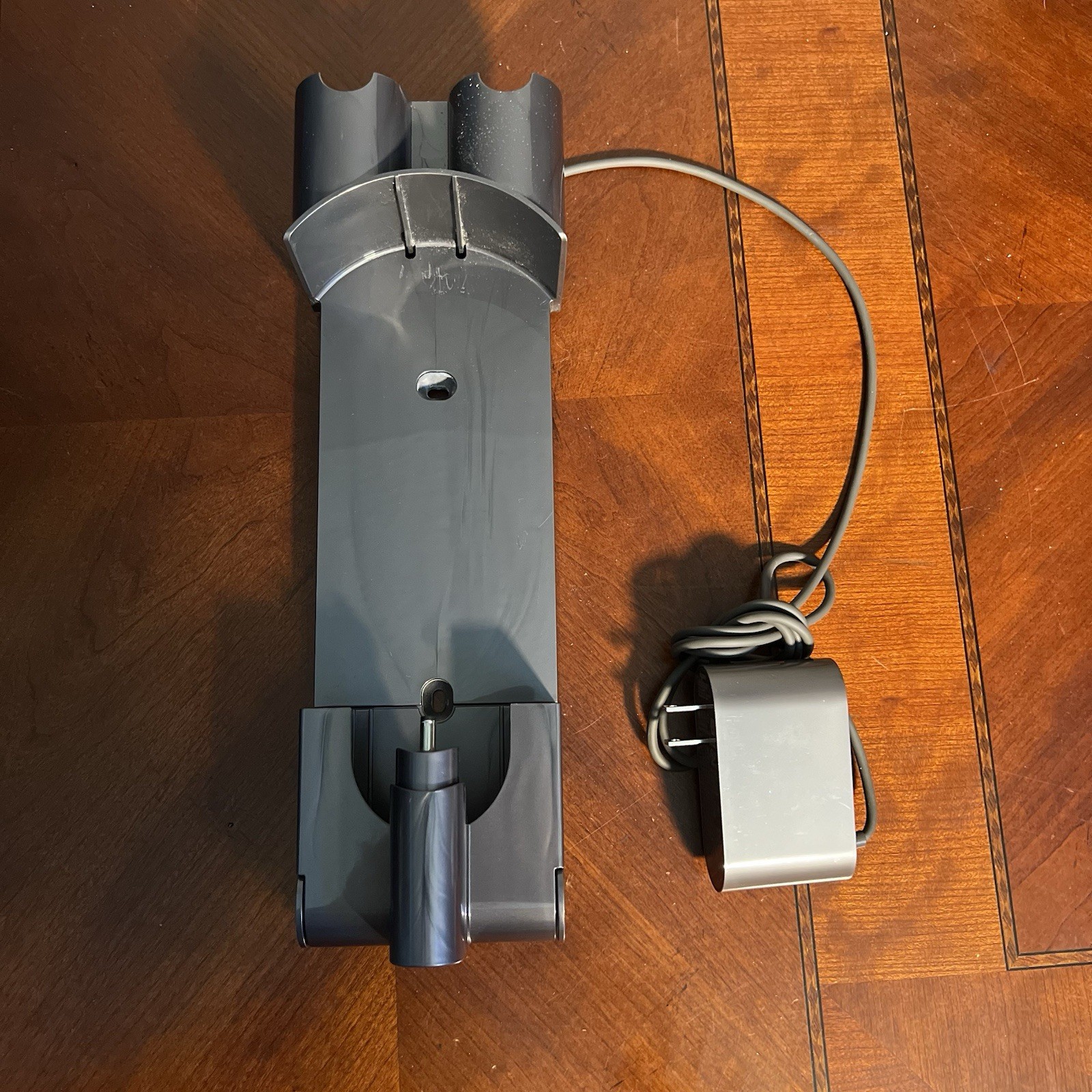 Dyson SV25 V8 Cordless Vacuum REPLACEMENT WALL MOUNT w/ Battery Charger OEM
