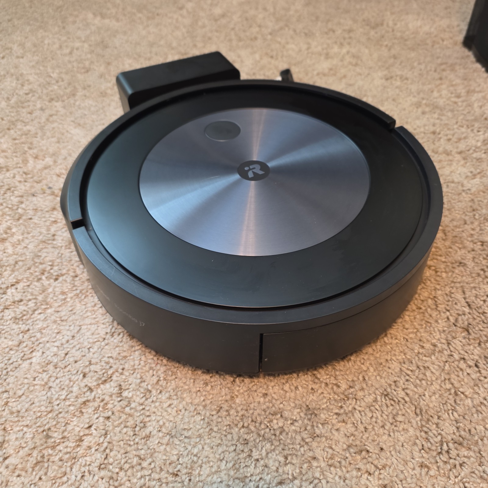 iRobot Roomba j7 Wifi Robot Vacuum with Charging Base