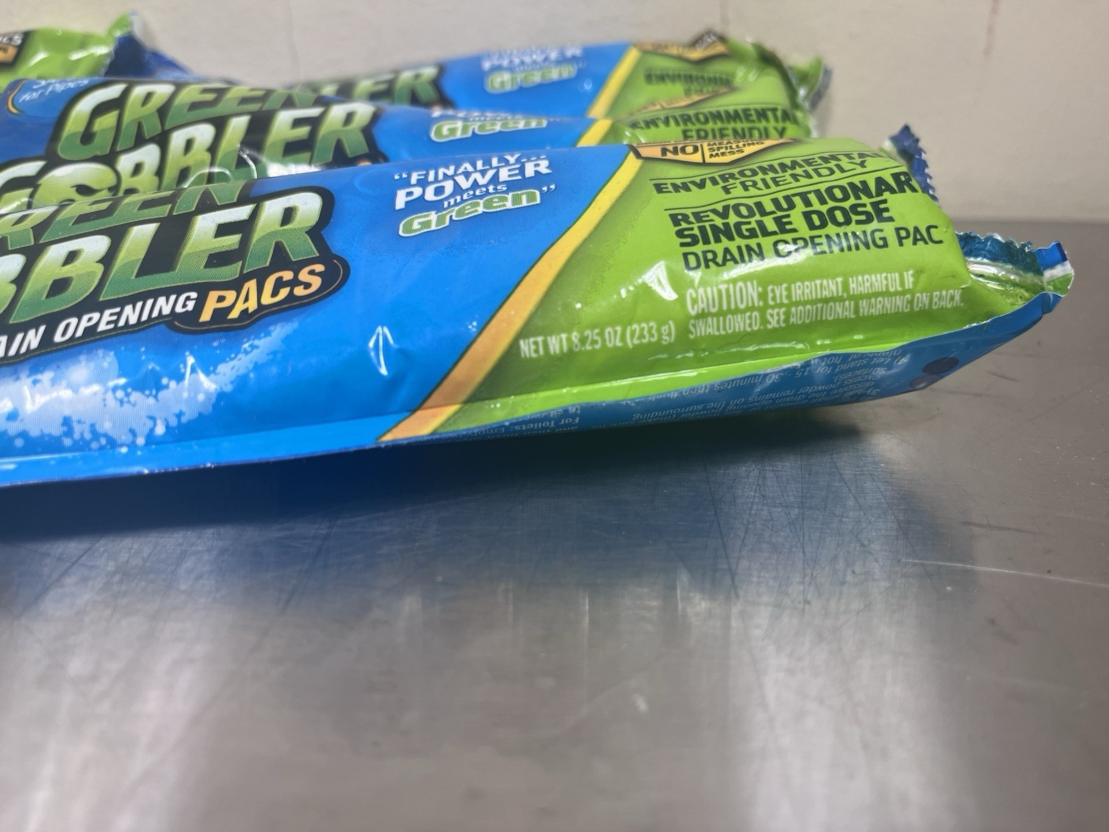 Free Shipping! Lot of 6! Green Gobbler GGDC5WS Drain Opening Powder 8.25oz