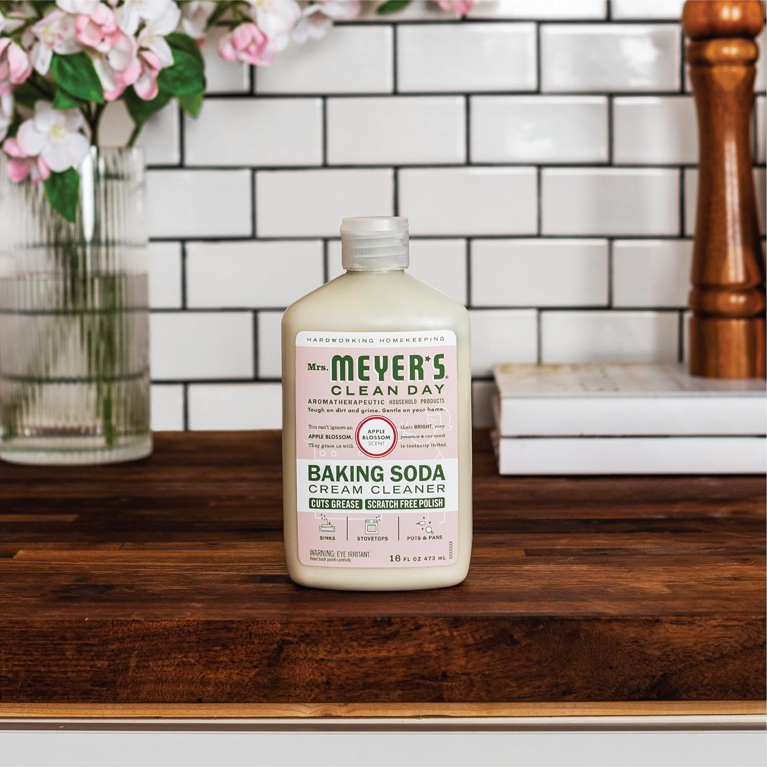 Mrs. Meyer’s Clean Day Baking Soda Cream Cleaner, Cuts Grease, No Scratch, 16oz