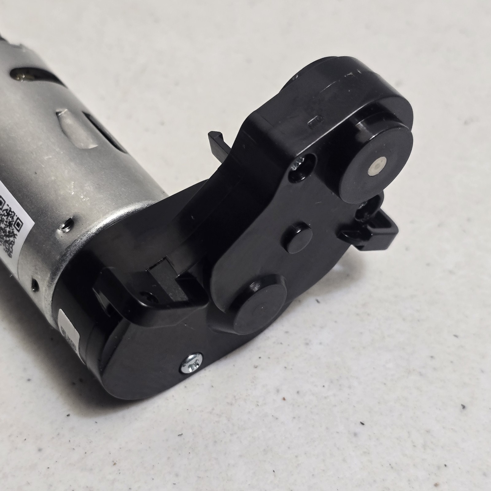 OEM Genuine iRobot Roomba 104 105 Vac Robot Cleaning Head Roller Brush Motor