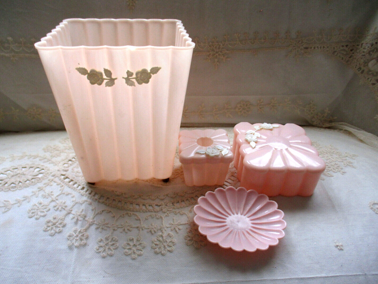 Vintage 1950s Menda Co Pink Ribbed White Rose Bathroom Wastebasket & Vanity Set