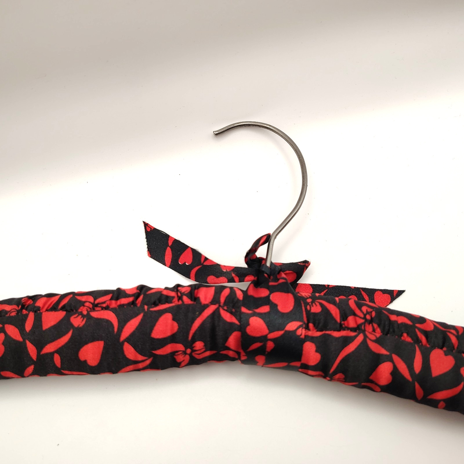 Fancy Dress Hanger Padded Silk Hearts Red And Black With Bow