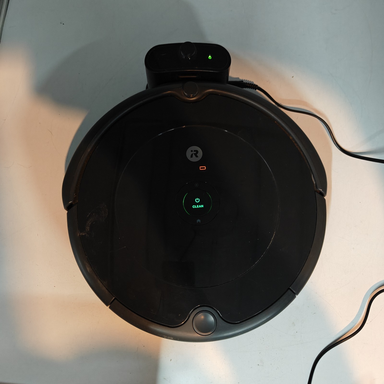iRobot Roomba 694 Robot Vacuum, Carpets, Hard Floors, Self-Charging w Charger