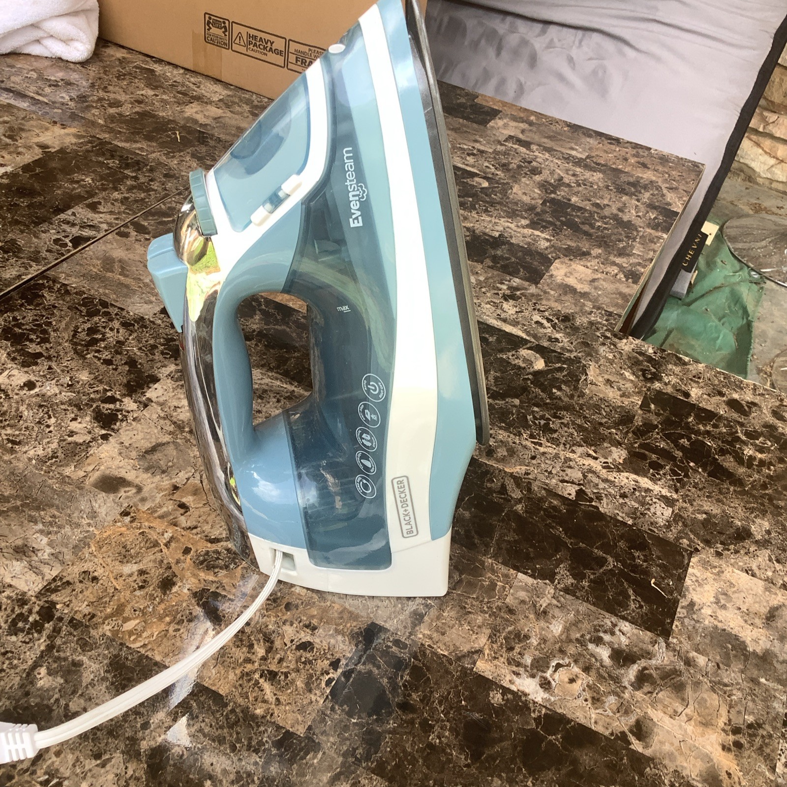 BLACK+DECKER Steam Iron Retractable Cord Gray