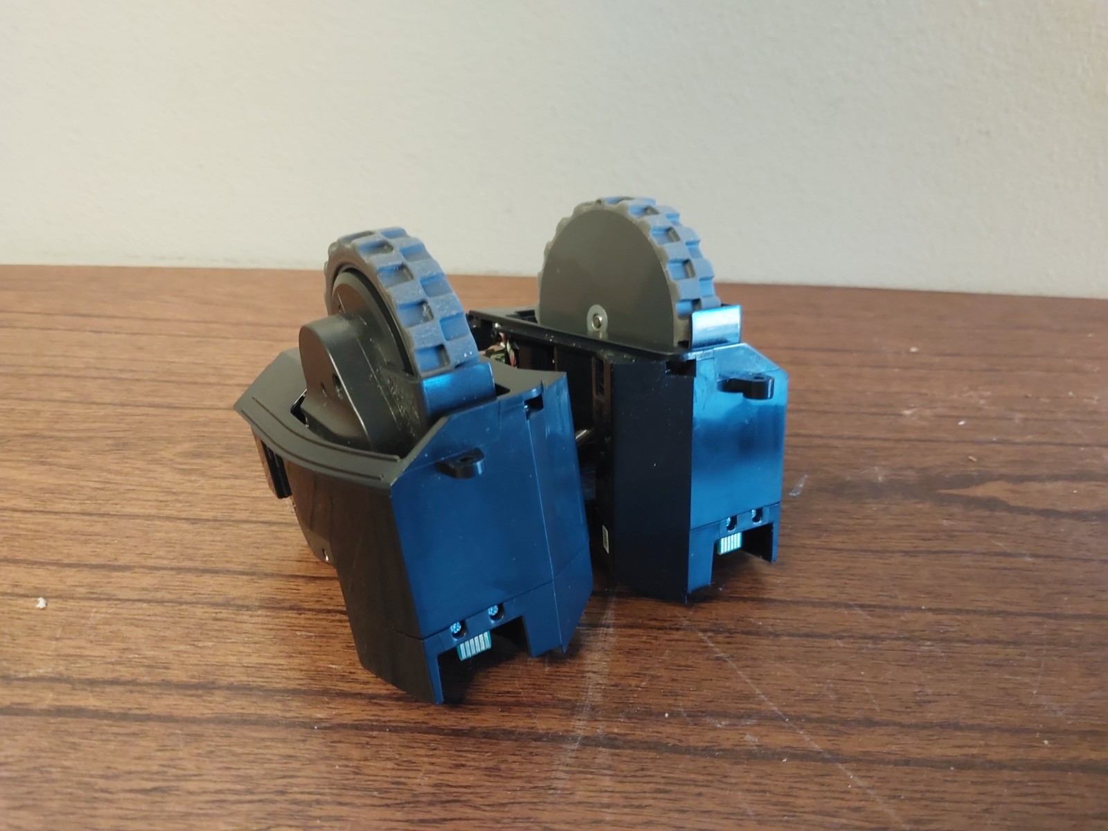 OEM Roomba s9 s9+ Drive Wheels Pair Left Right Wheel Tested Working