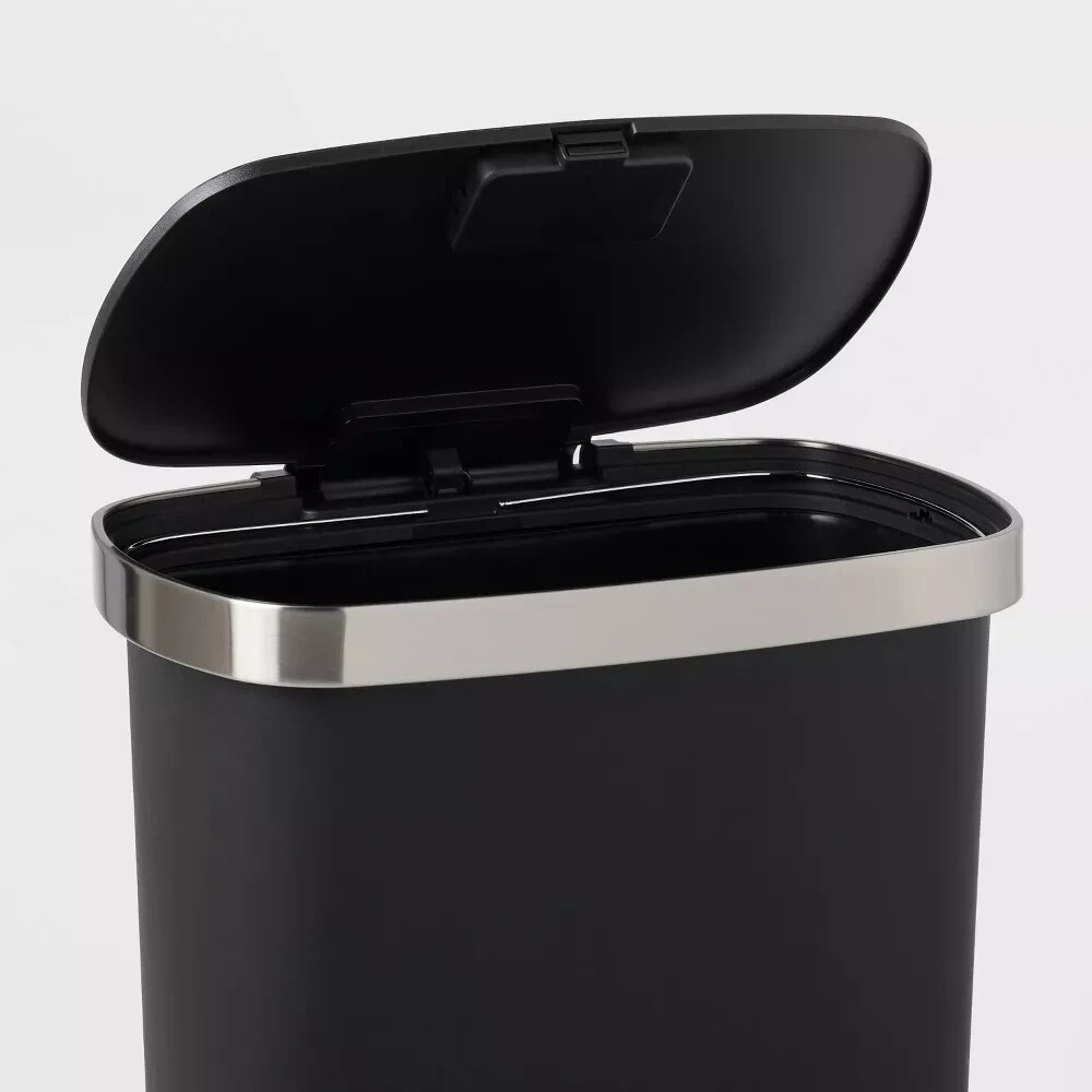 Brightroom Plastic Locking Lid Step Trash Can – 13 Gallon 25.6″ Height (Black)