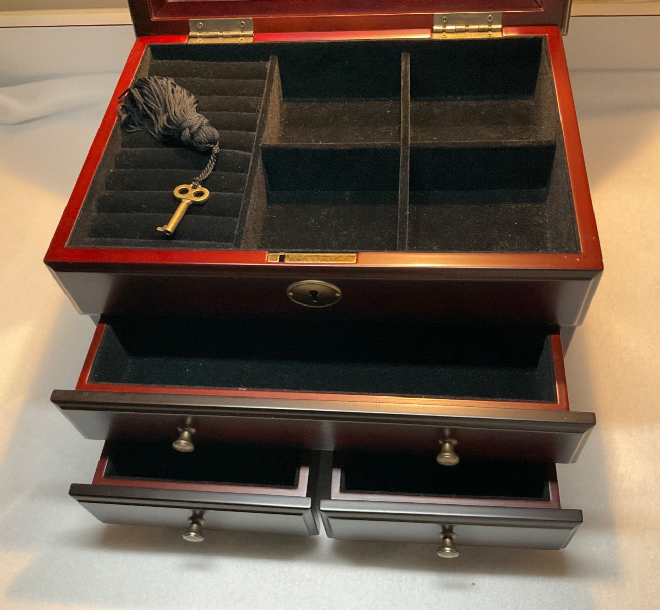 Rare 6HKS Vintage Mens Wooden Jewelry Keepsakes Box With Key. Hard to Find.