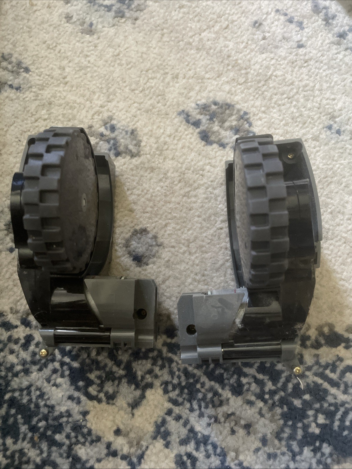 Wheel Pair iRobot Roomba OEM 980 Drive wheels 675 690 692 985 981 960 870 880