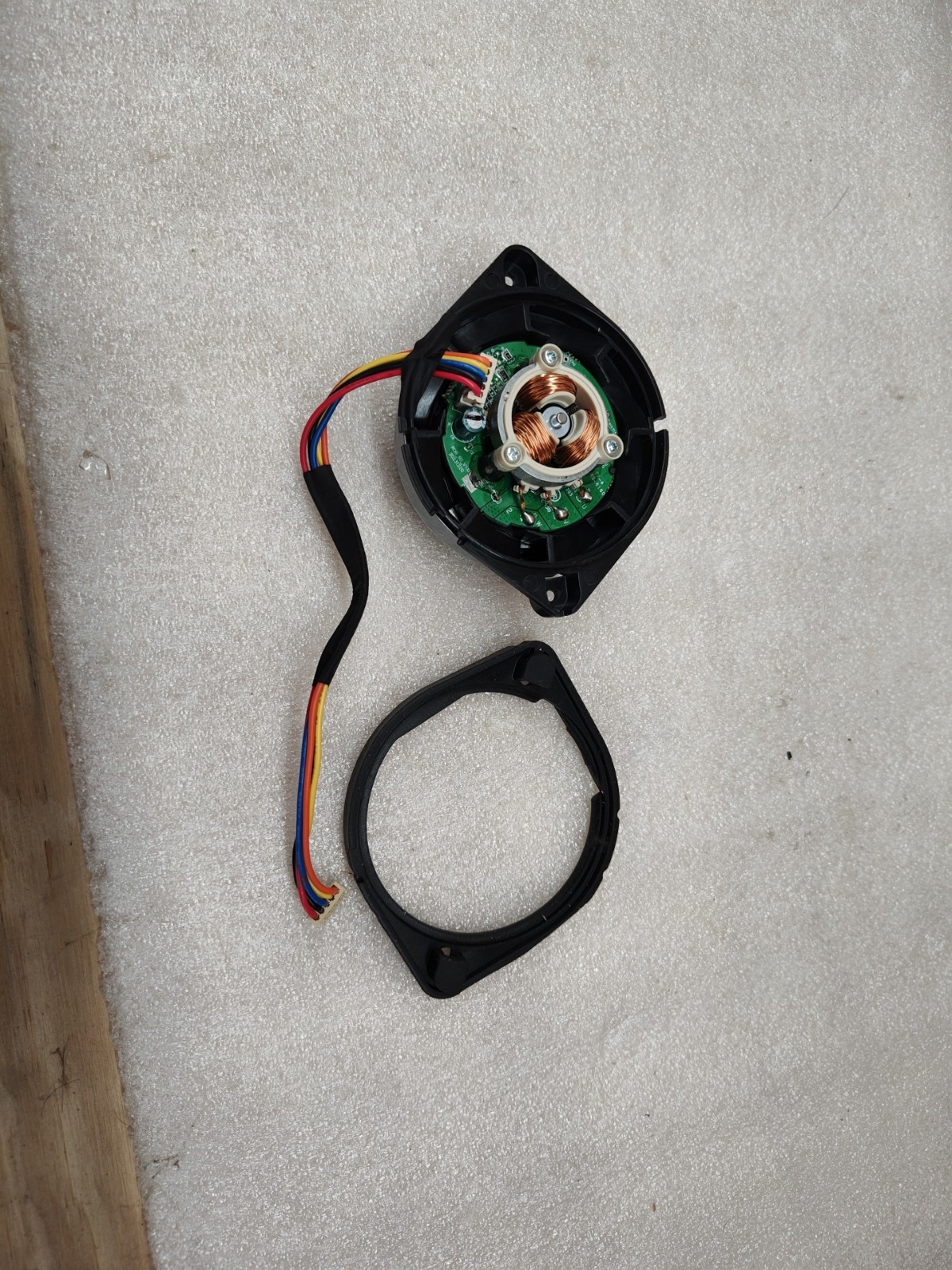 Eureka E20 Plus Robot Vacuum NERE20PLUSBK, Vacuum Motor With Rubber Gasket