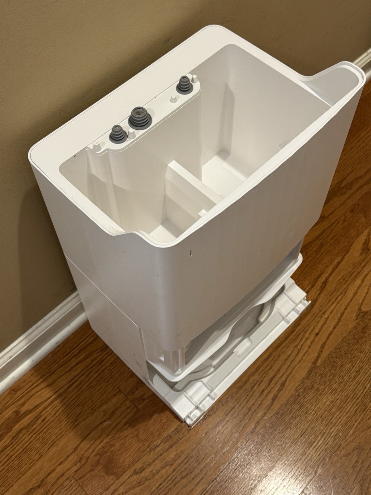 Roborock Qrevo (EWFD24LRR) Shell Empty Wash Fill Dock ONLY – For Qrevo S