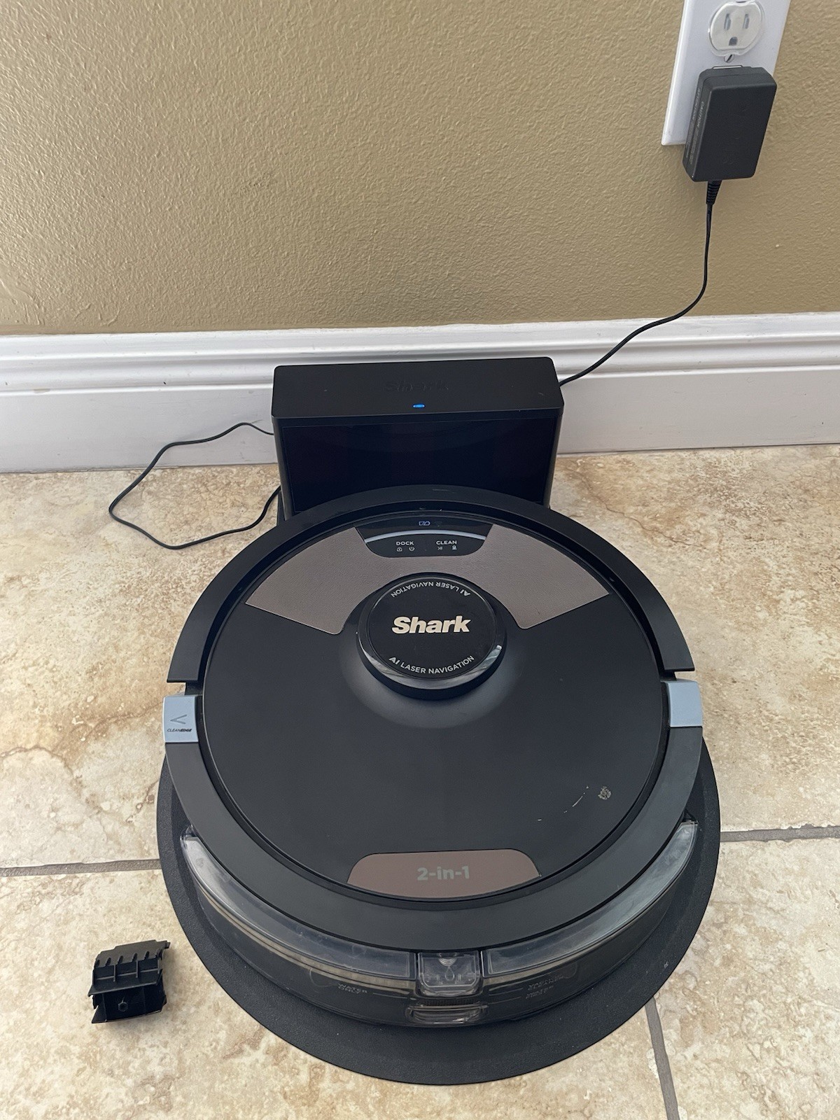 Shark AI Ultra 2-In-1 Robot Vacuum & Mop RV2620WFUS (FOR PARTS) UN TESTED