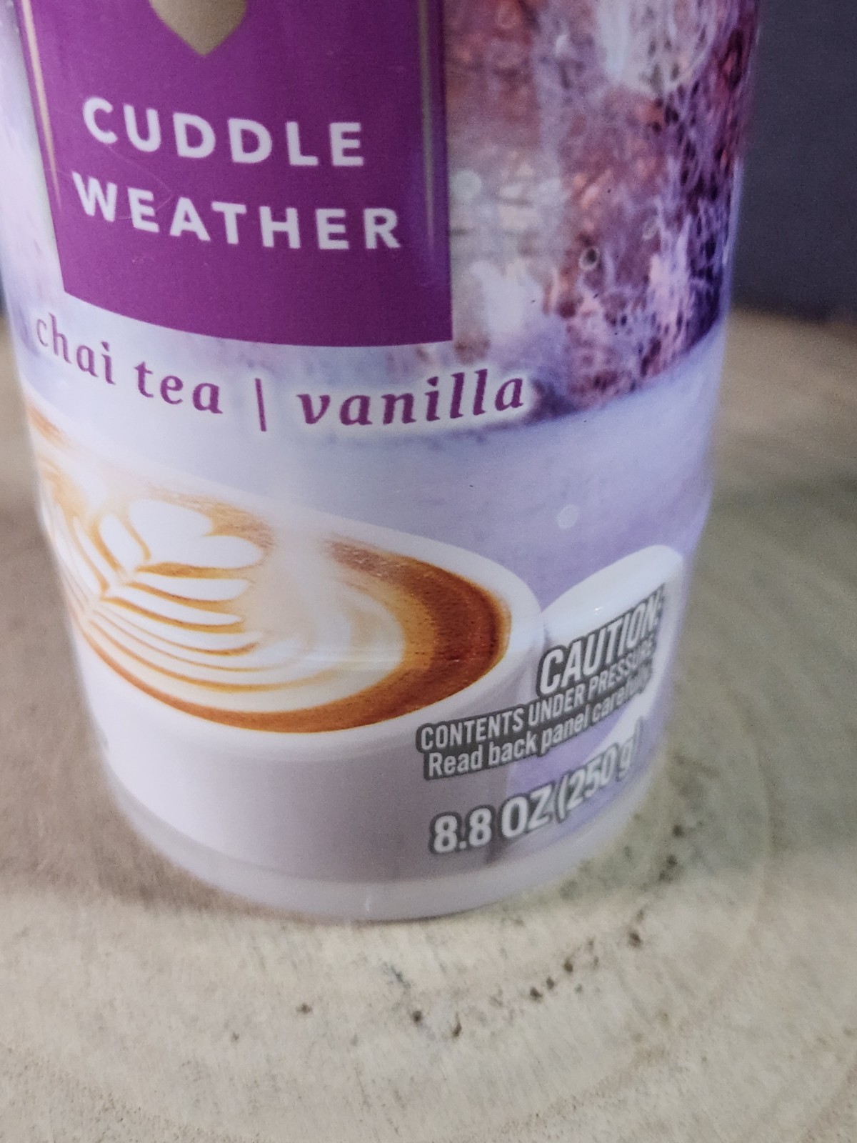 Febreze Luxe Air Cuddle Weather Freshener Spray Chai Tea Lmtd. Ed. 8.8 Oz- NEW