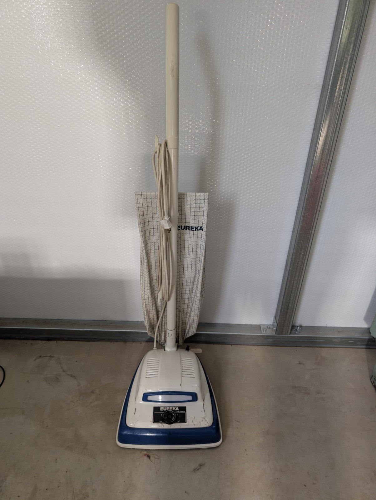 Vintage Eureka Upright Vacuum Model 1485 Blue White w/Headlight – Tested – Works