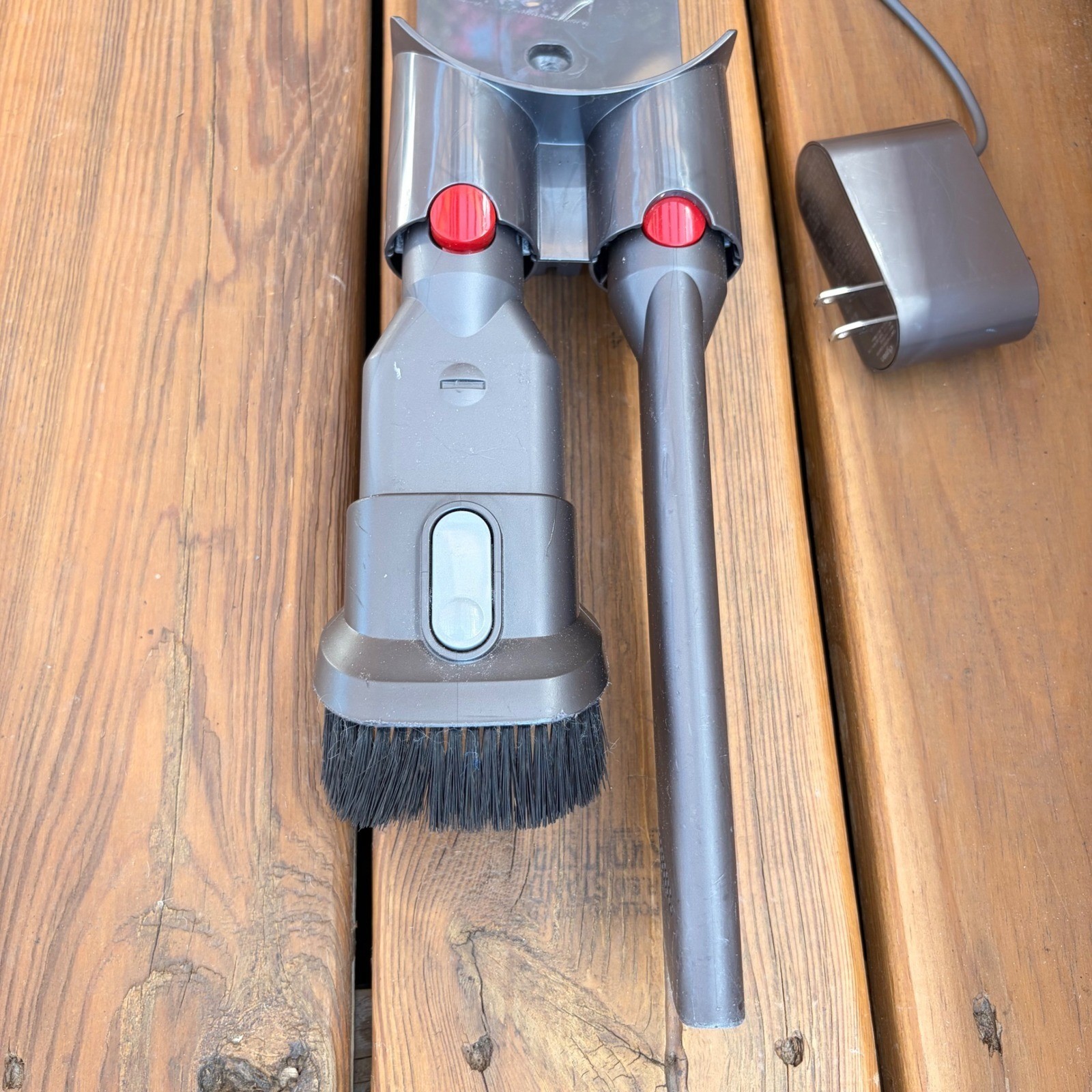 Dyson V7 V8 Wall Docking Station Charger 205720-02 Crevice Brush Tool Set