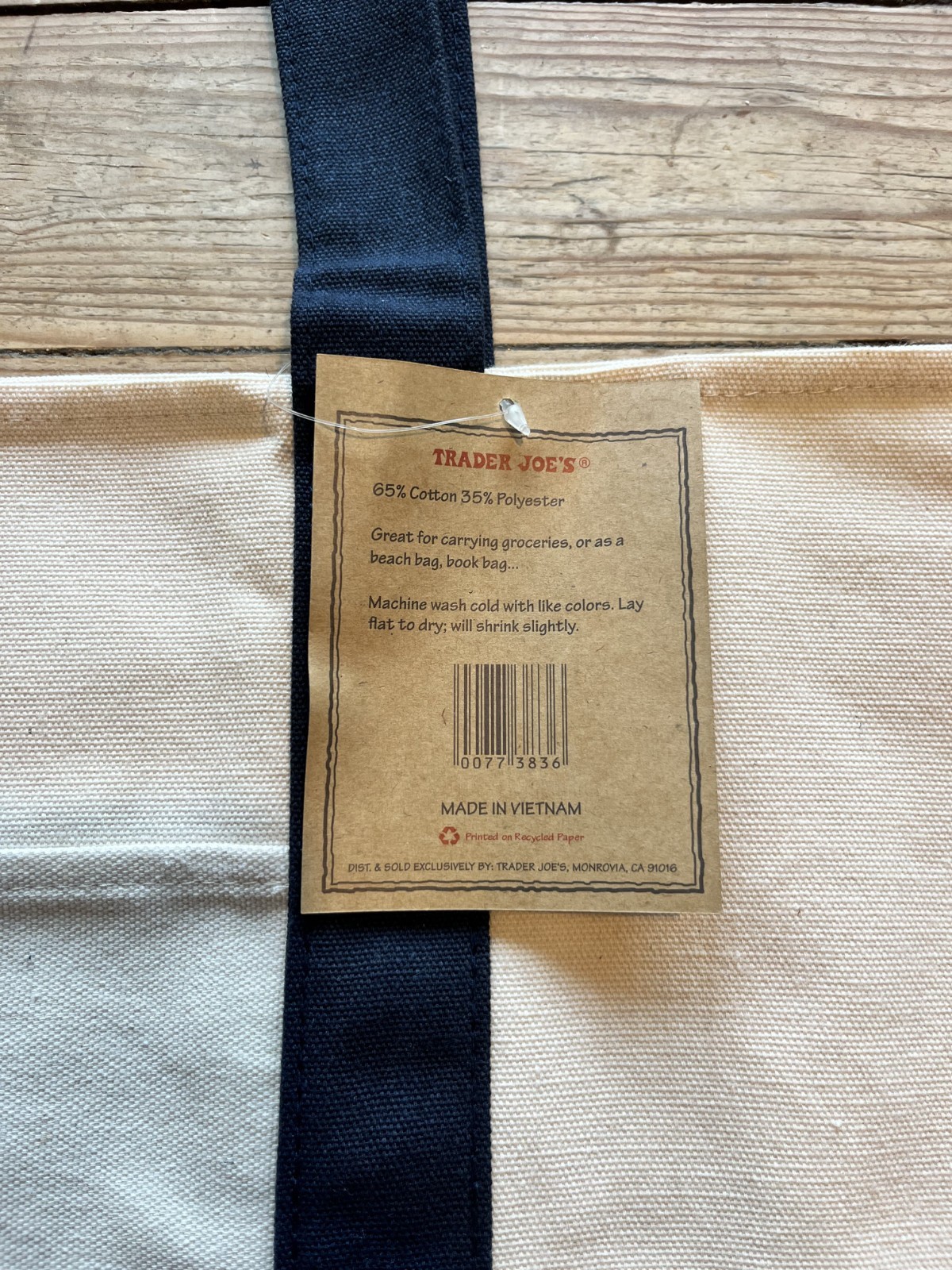 NWT Trader Joe’s Tote Bag, Cream & Navy Blue, Red Logo Authentic Tokyo Fashion.
