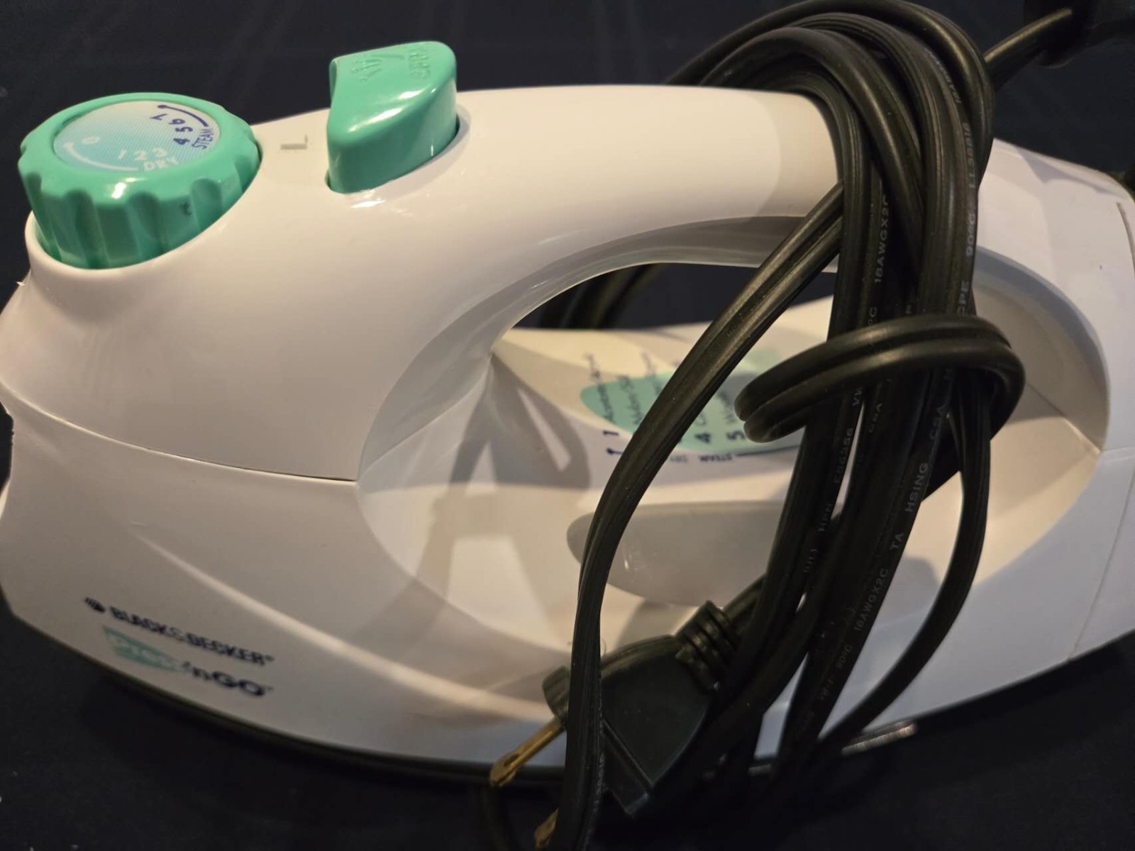 BLACK+DECKER 5220 1200W Easy Steam Compact Iron – White, rarely used