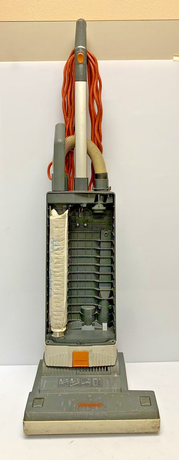 SSS Prosense P15 K 010391 120V 60Hz 6,8A Commercial Upright Vacuum