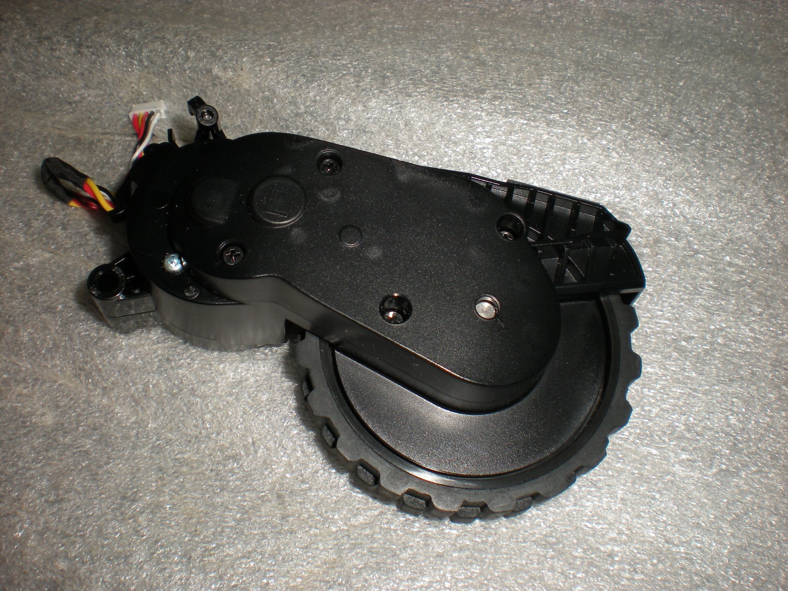 New Genuine OEM iRobot Roomba Combo Vac Essential Q011020 Robot Left Wheel Motor