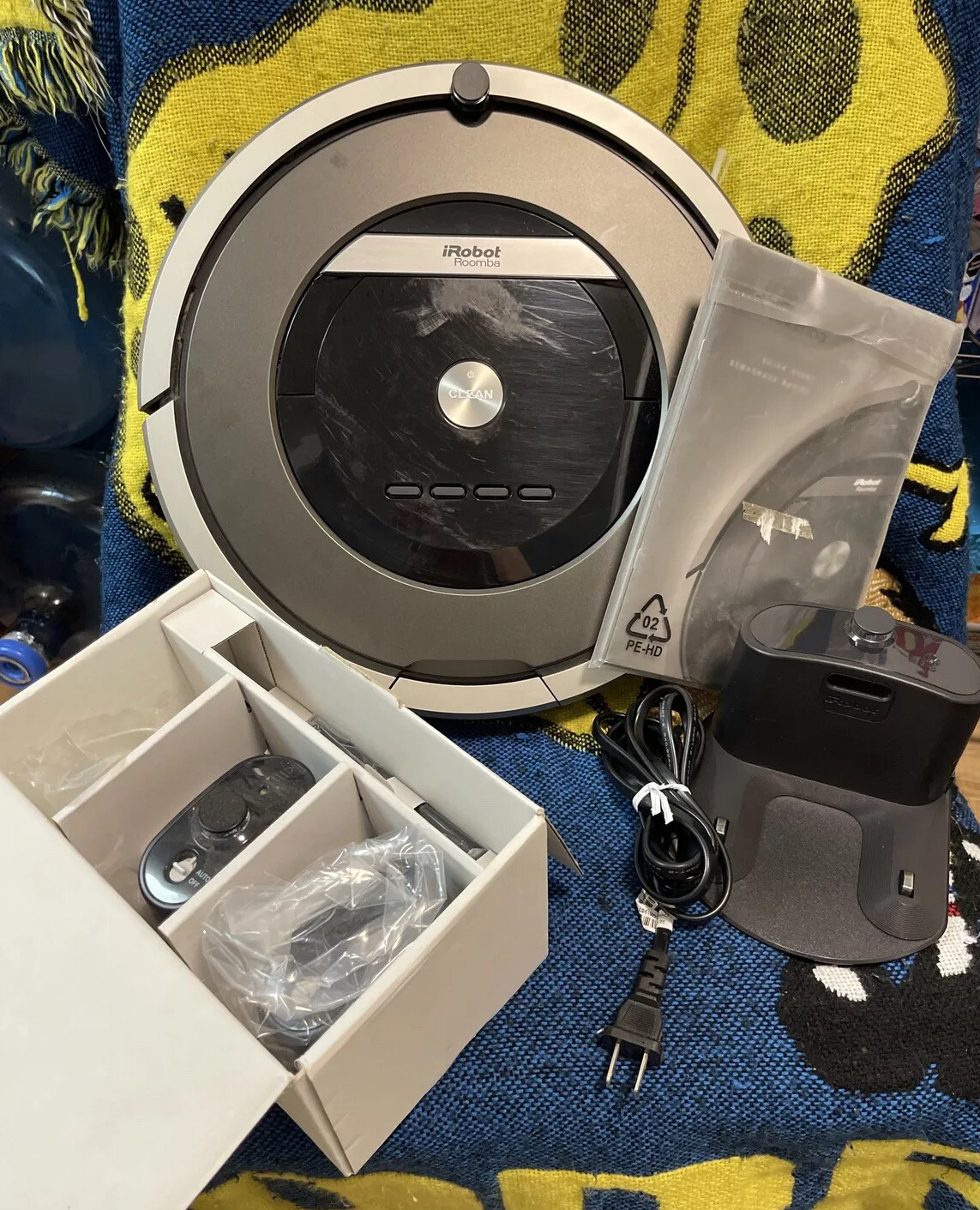 iRobot Roomba 870 Robot Vacuum works see Pictures for details sold as it is