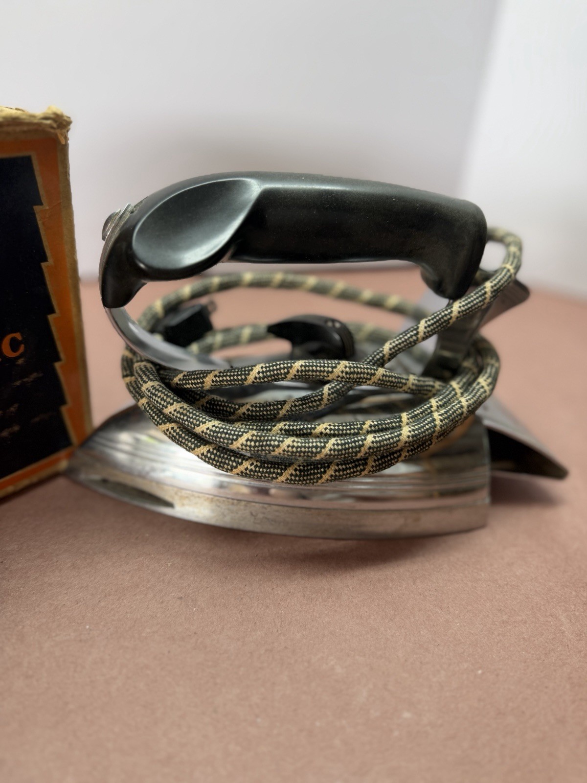 General Electric Phantom Automatic Iron Corded Adjustable 1000W 115V 119F100